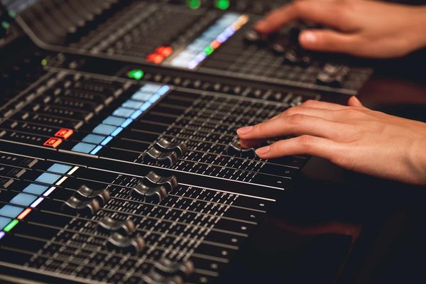 Mastering en ligne : Avantages et inconvénients